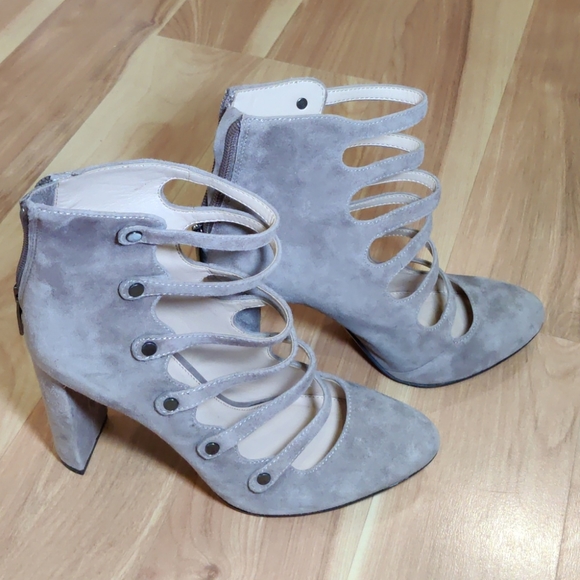 Vince Camuto Davel Block Heel Pumps - 6.5 - Picture 8 of 9